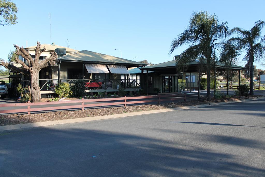Lake Forbes Motel Εξωτερικό φωτογραφία